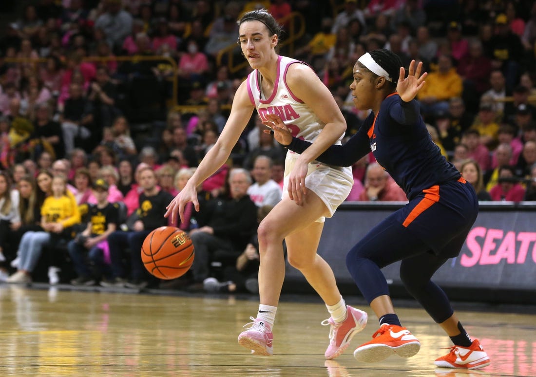 Caitlin Clark majorcollege women's basketball scoring leader