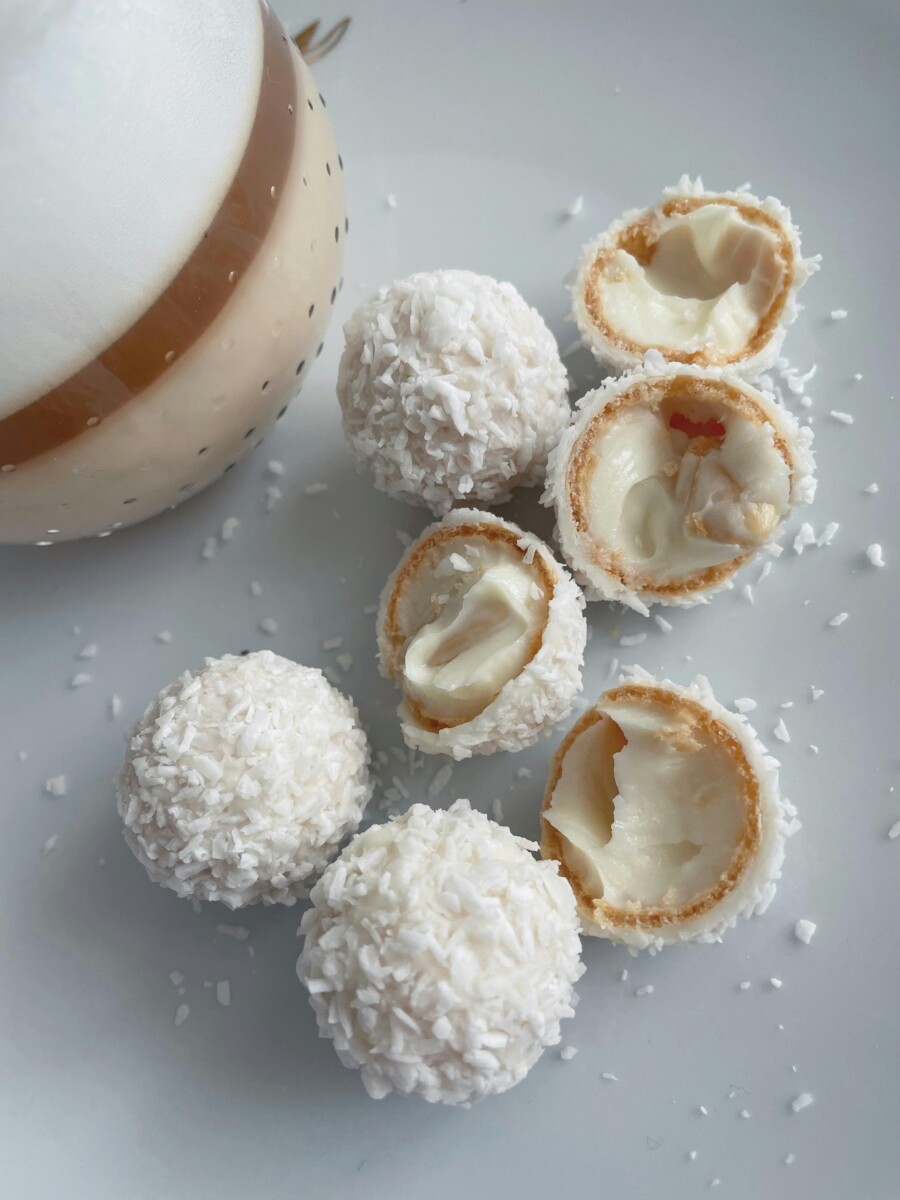 Coconut macaroons with a lemon twist that is gluten-free and low-carb ...