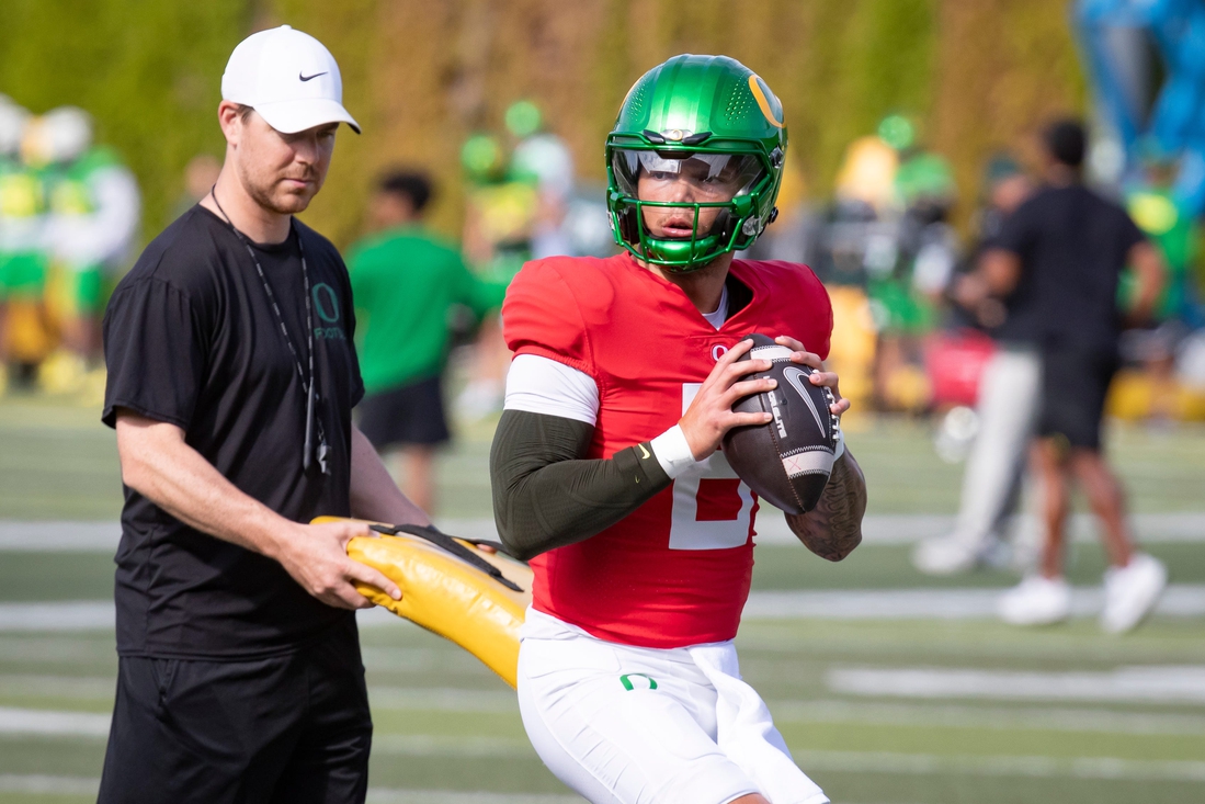 NCAAF News: No. 3 Oregon begins Dillon Gabriel era vs. Idaho